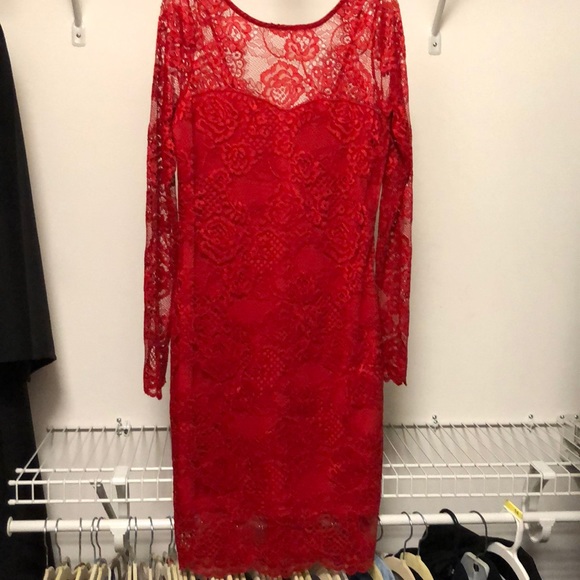Red lace v-back dress - Picture 1 of 4